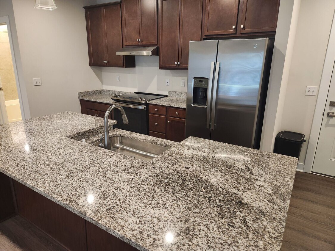 Foto principal - Chesterfield-Midlothian Area- Modern Condo