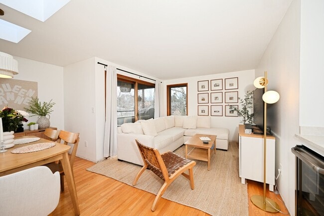 Foto del edificio - Amazing 2 Bedroom on top of Queen Anne!