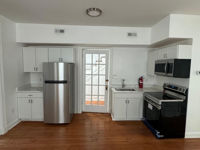 Building Photo - 511 W Marshall St