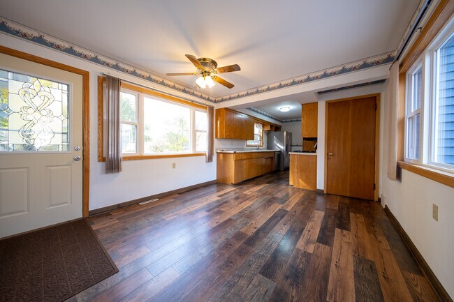 Building Photo - 9076 Jackson Ave
