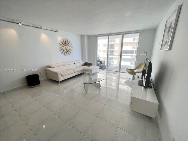 Foto del edificio - 5701 Collins Ave