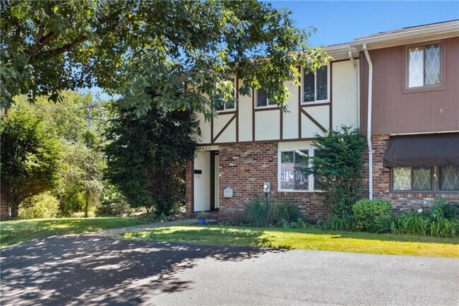 Foto del edificio - 4324 Hemlock Cir