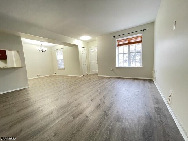 Building Photo - 58 Almond Dr