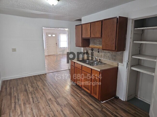 Foto del edificio - 835 S Old US Hwy 31