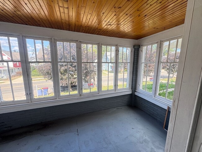 Building Photo - Lower remodeled 2 bedroom duplex