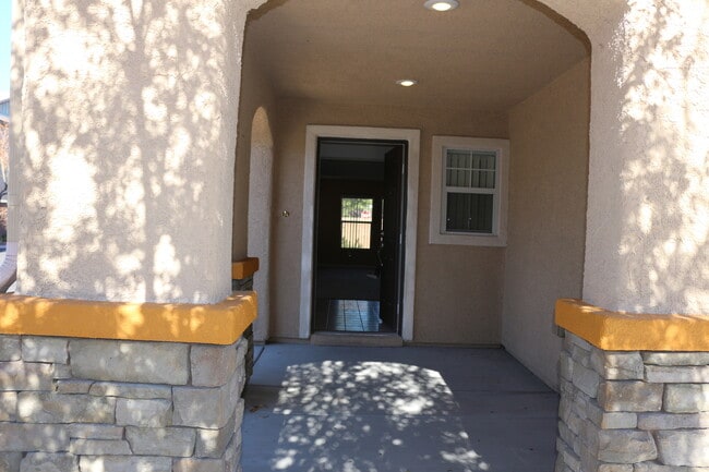 Building Photo - NO SHOWINGS UNTIL 12/19/2023