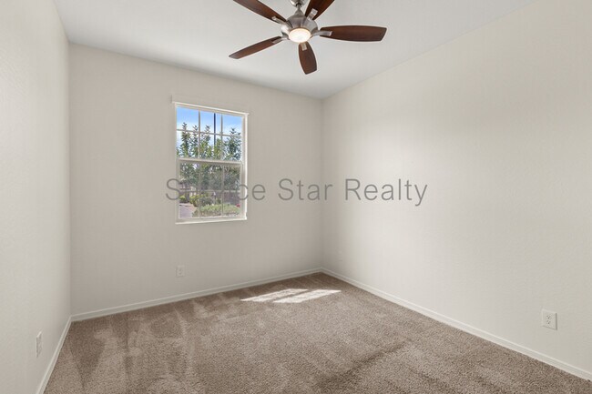 Building Photo - 2818 E Hidalgo Ave