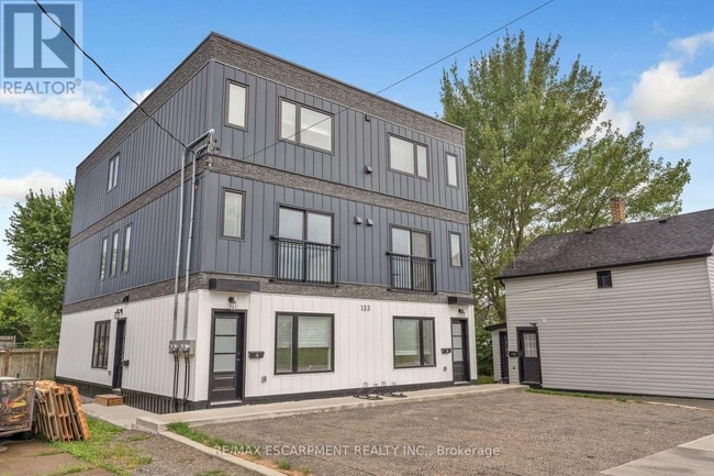 Building Photo - 133 Durham St