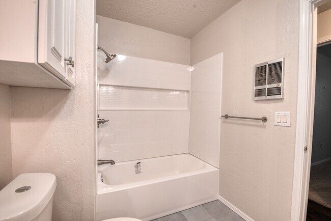 Photo - 301 Ellison St House