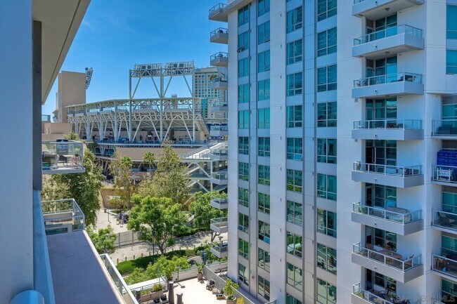 Building Photo - 206 Park Blvd