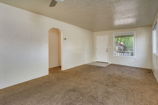 Building Photo - Chico Charmer! Close to CSUC and downtown Chico! Available August 1!