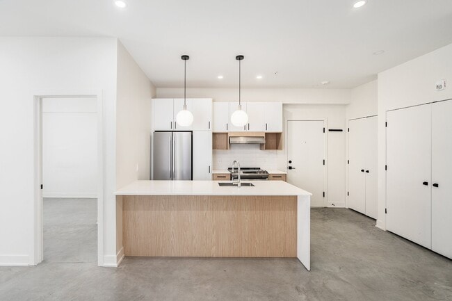Building Photo - 7172 Rue Alexandra
