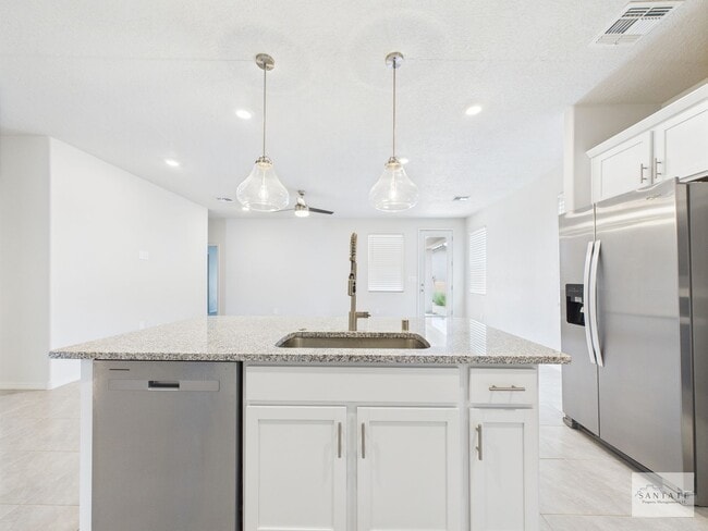Building Photo - Brand New DR Horton Home Available Now