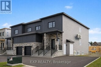 Building Photo - 440 Falcon Ln