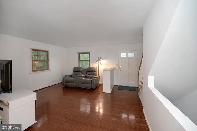 Building Photo - 130 Falmouth Dr