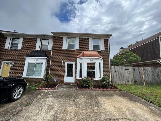Building Photo - 1347 Battleford Dr