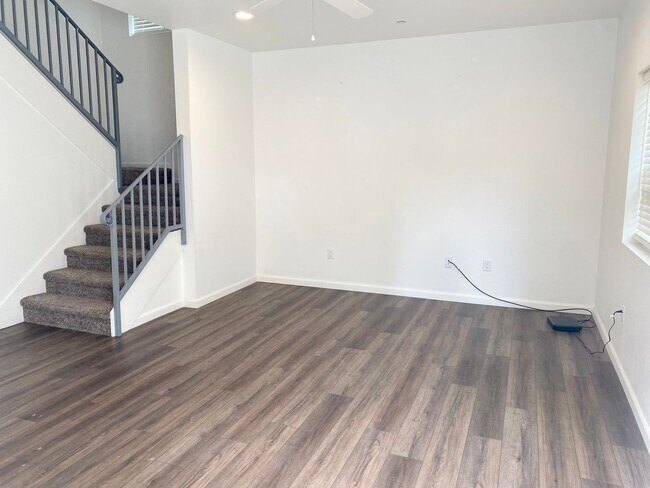 Foto del edificio - 1326 S Santa Fe St