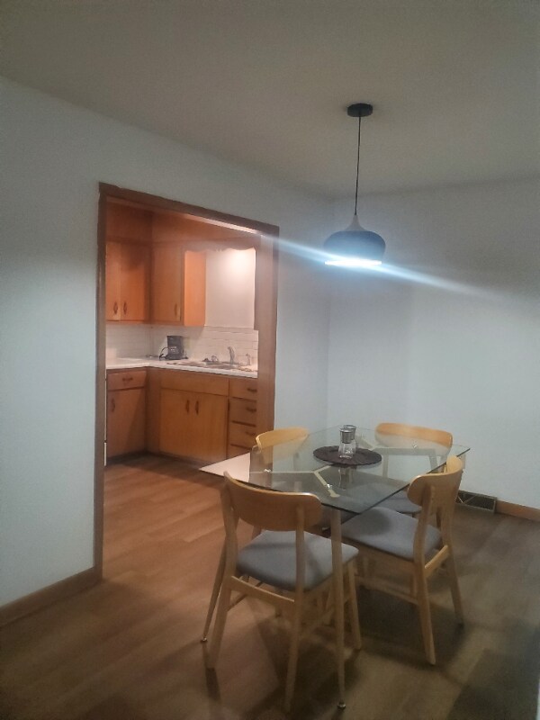 Foto del edificio - 1215 E Elm St