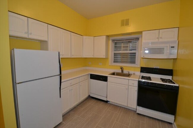 Foto del edificio - 2763 N Kenmore Ave