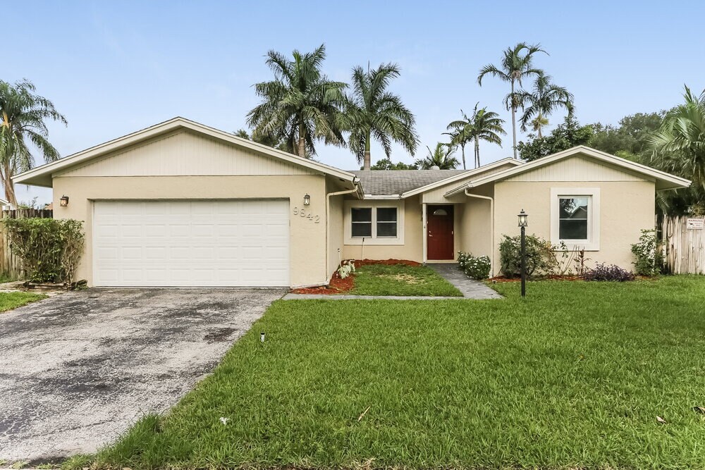 Foto principal - 9842 Spanish Isles Dr