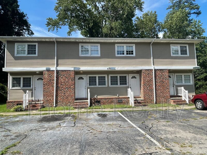 Primary Photo - 698 W Hamlet St