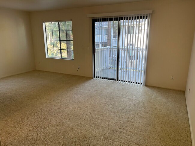 Building Photo - 15032 Avenida Venusto