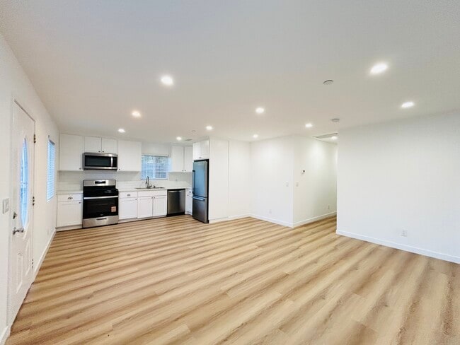 Foto del edificio - 12717 Bradley Ave