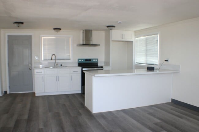 Building Photo - Charming 2-Bed, 1-Bath Home with Inviting ...