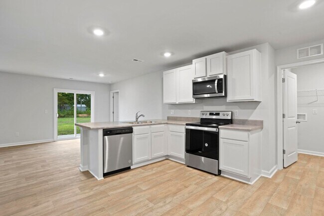 Foto del edificio - House Available in July!