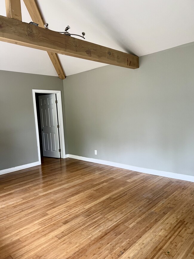 Foto del edificio - 10748 Charnock Rd