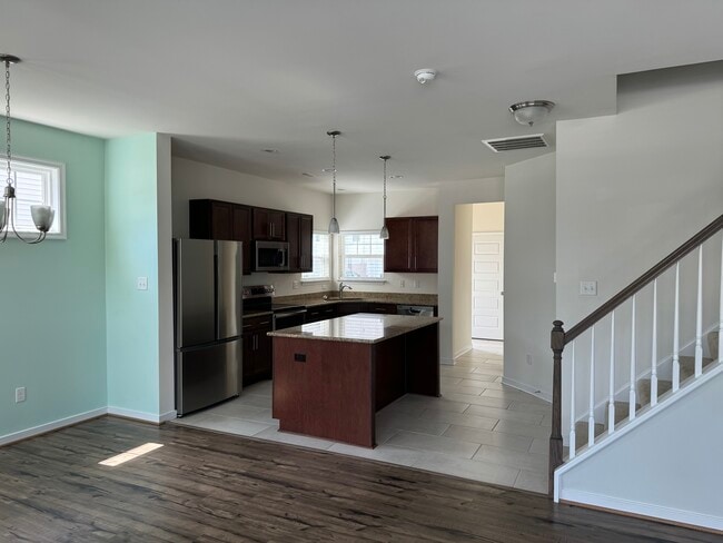 Kitchen with large island and all appliances included - 7820 Vermeil St