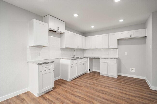 Foto del edificio - 8122 Sterlingshire St