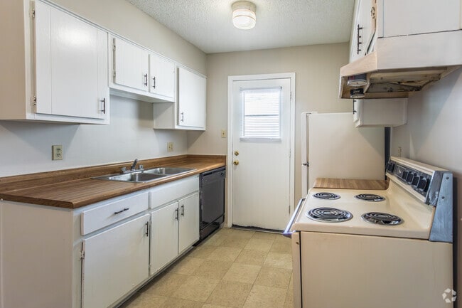 2BR, 1BA - 800SF - Kitchen - Southern Place