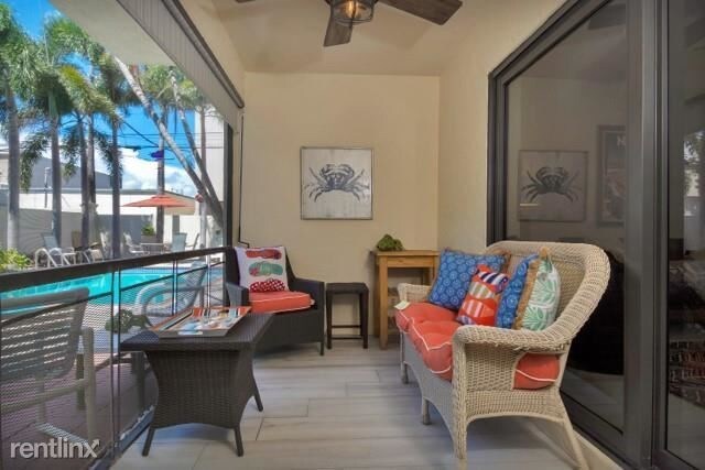 Building Photo - 2 br, 2 bath Townhome - 385 SE 17th Ave # 4