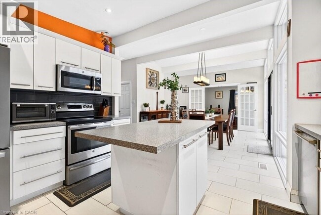 Building Photo - 746 Quaker Rd