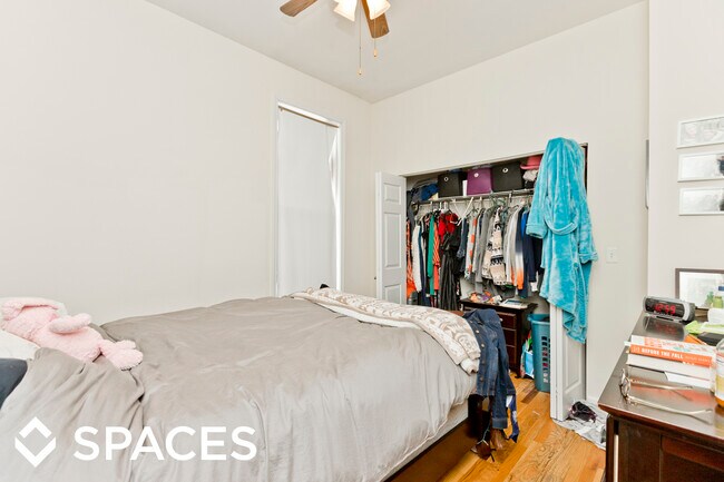 Building Photo - 852 W Buckingham Pl