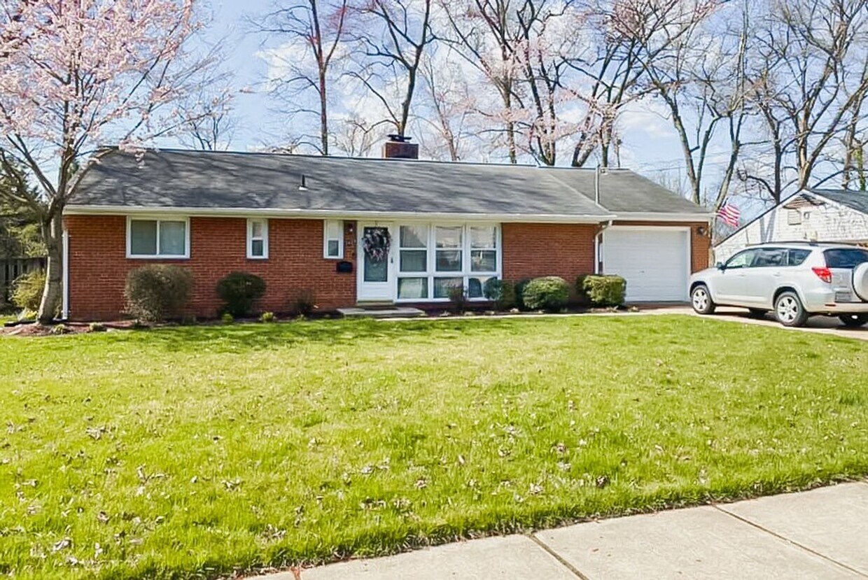 Primary Photo - Immaculately Renovated 3 Bedroom 1.5 Bathr...