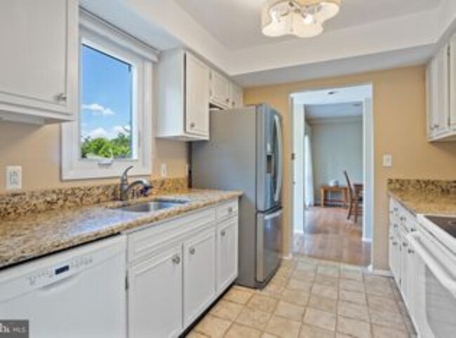 Foto del edificio - 150 W Kenilworth Cir
