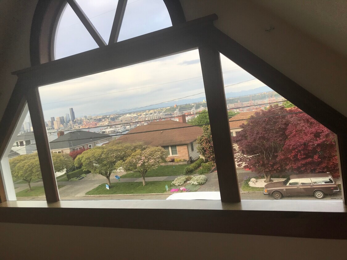 Foto principal - 3053 36th Ave SW