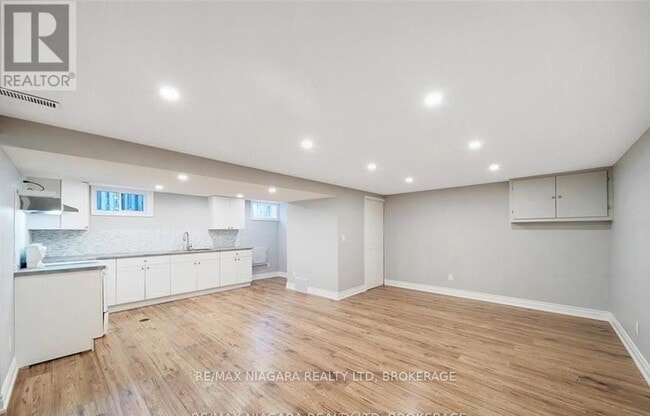 Building Photo - 4102 Brookdale Dr