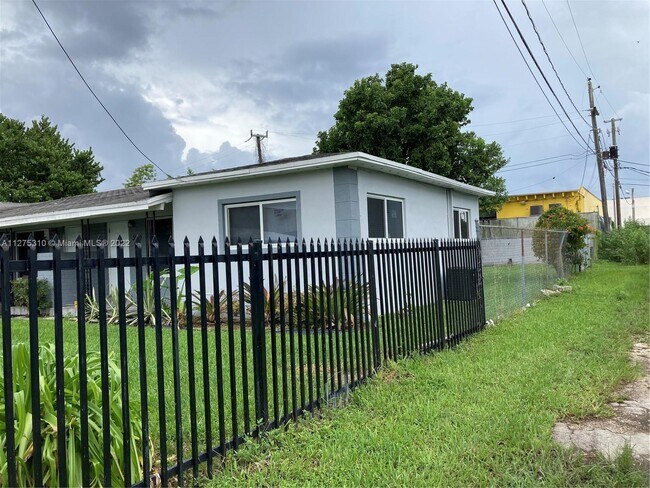 Building Photo - 3170 NW 38th St