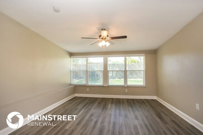 Building Photo - 311 E Baffin Dr