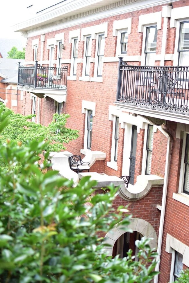 Building Photo - Greenville, 1BD/1BD, 894SF