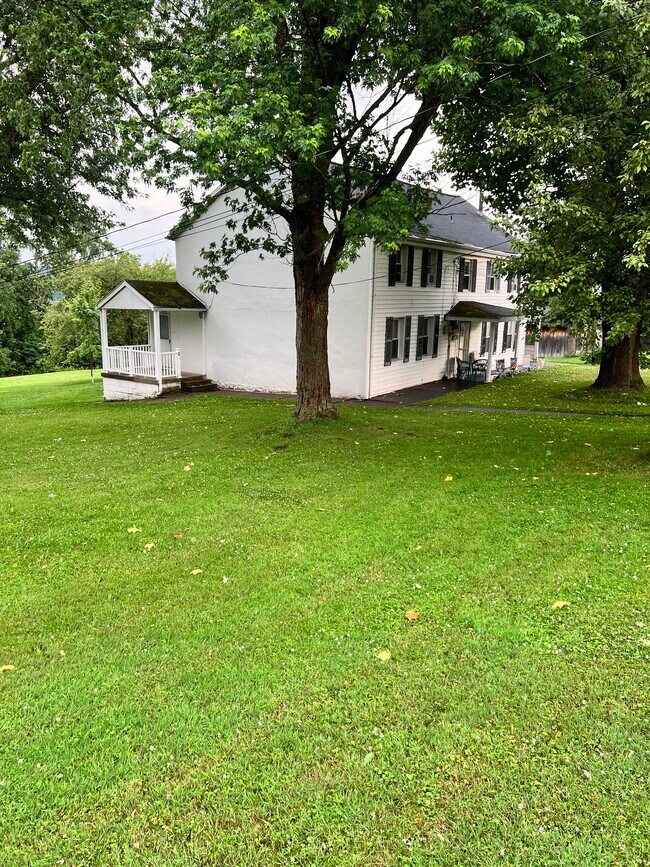 Building Photo - 614 Gladden Rd