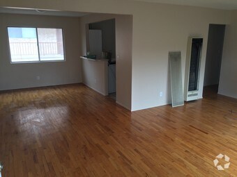 Building Photo - 2011 Rockefeller Ln