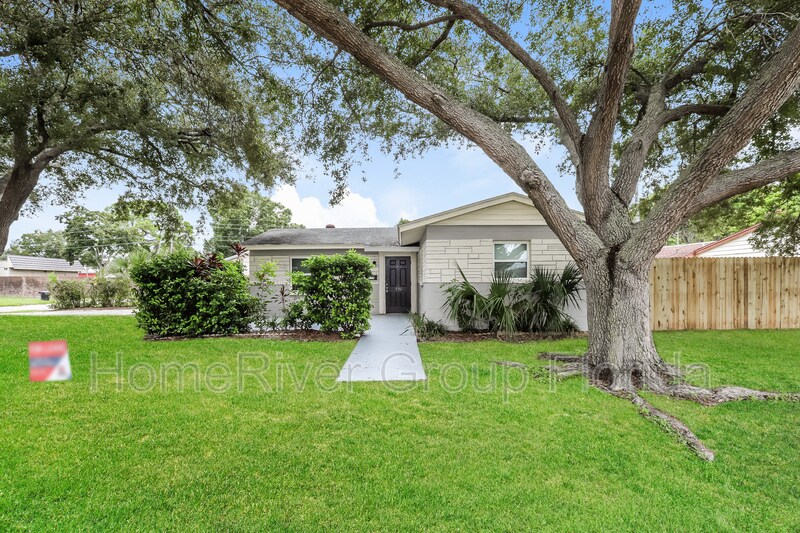 Foto principal - 779 Lynndale St N