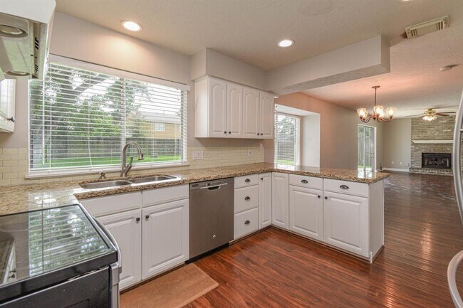Foto del edificio - 15419 Swan Creek Dr