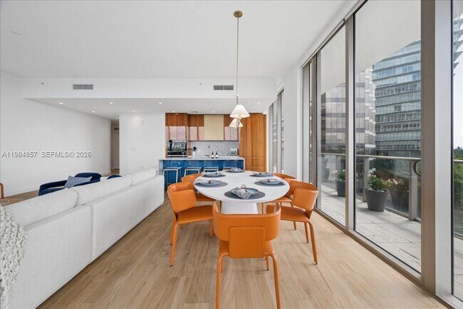 Foto del edificio - 2678 Tigertail Ave