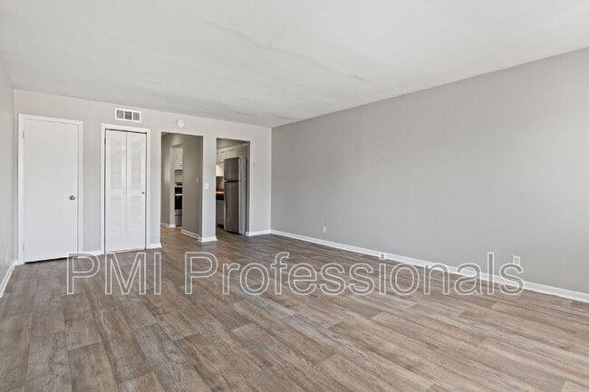 Photo - 800 Anderson Ln Apartment