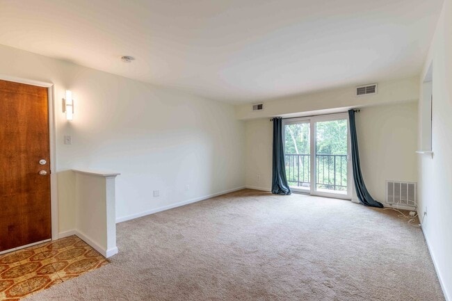 Building Photo - Private 2 Bedroom 1 Bath Condo in Goshen V...